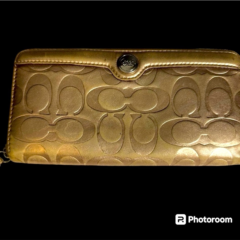 COACH  Metallic Gold Full Zip Wallet RARE! EUC